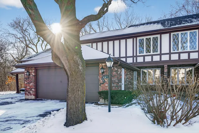 547 Woodmar Drive, Crystal Lake, IL 60014