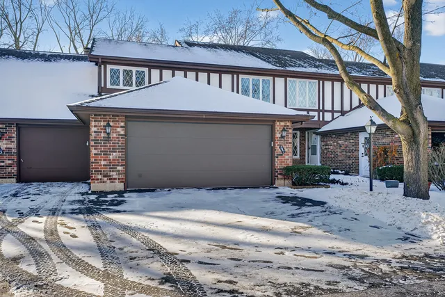 547 Woodmar Drive, Crystal Lake, IL 60014