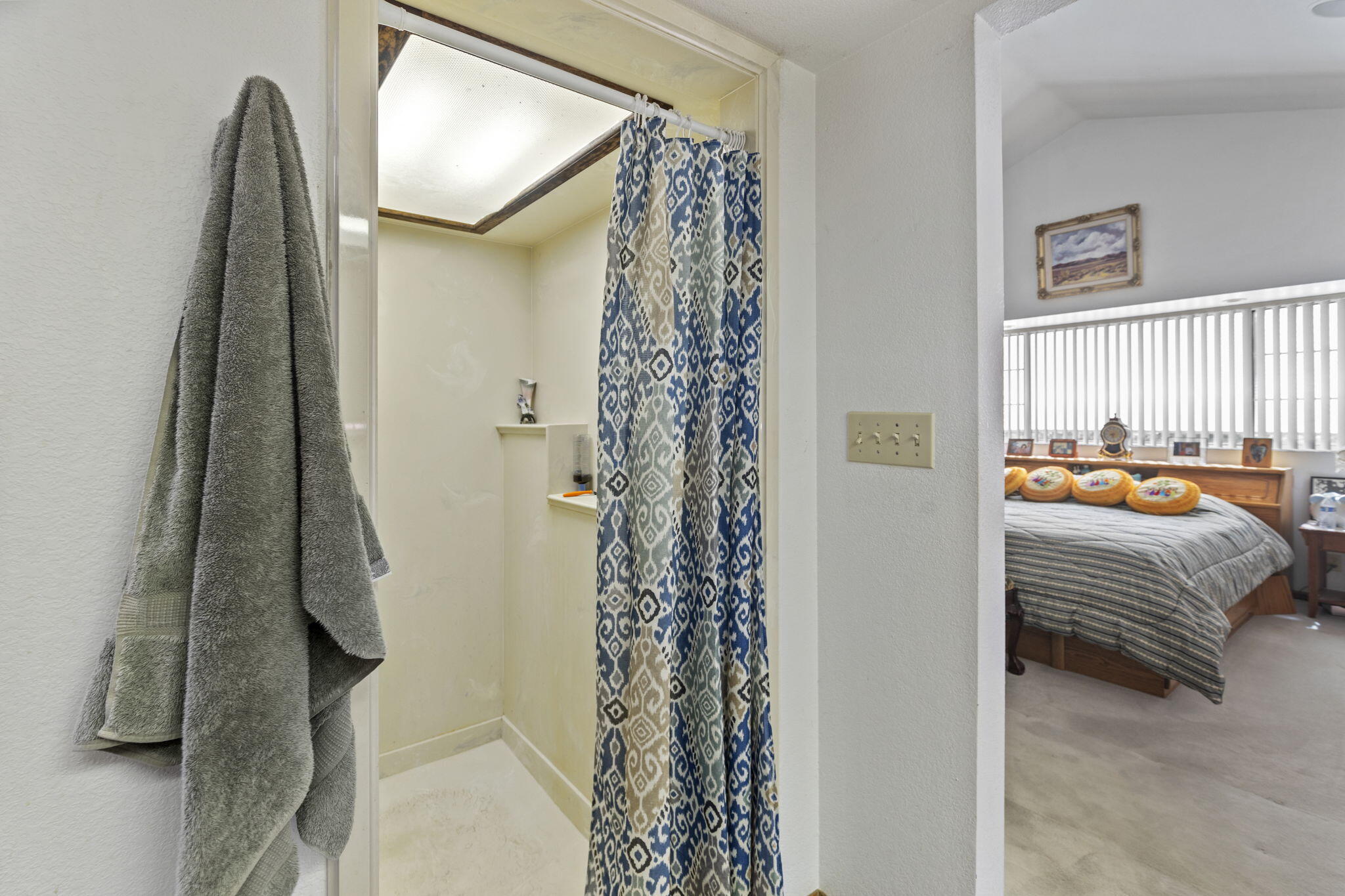 400 Latigo Ranch Road Williams, OR 97544 - Photo 27 of 90 Primary shower