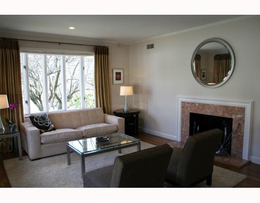 11 Old Tannery Road Providence, RI 02906 - Photo 4 of 12 Living Room.