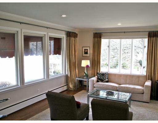 11 Old Tannery Road Providence, RI 02906 - Photo 5 of 12 Living Room.