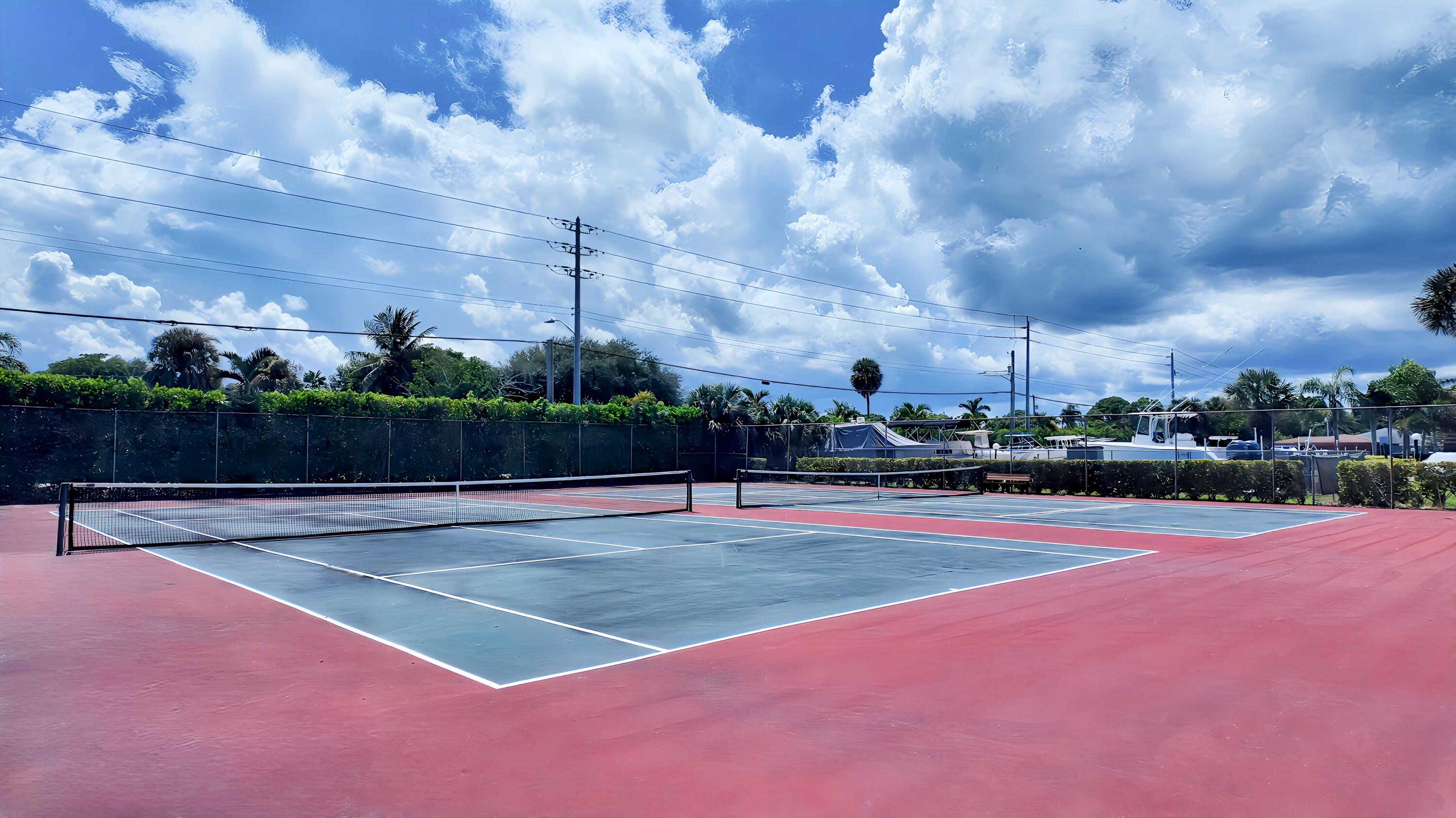 825 Center Street, Unit 14A Jupiter, FL 33458 - Photo 45 of 57 a view of a basket ball ground