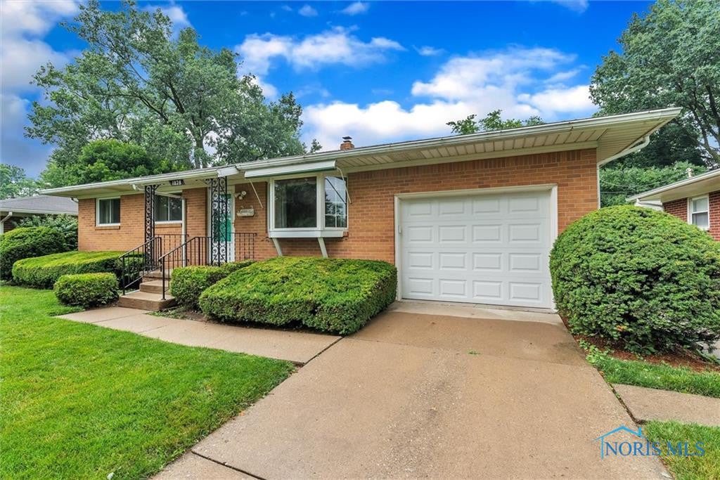 1028 Rosedale Street Maumee, OH 43537 - Photo 4 of 25 Gallery Image 4