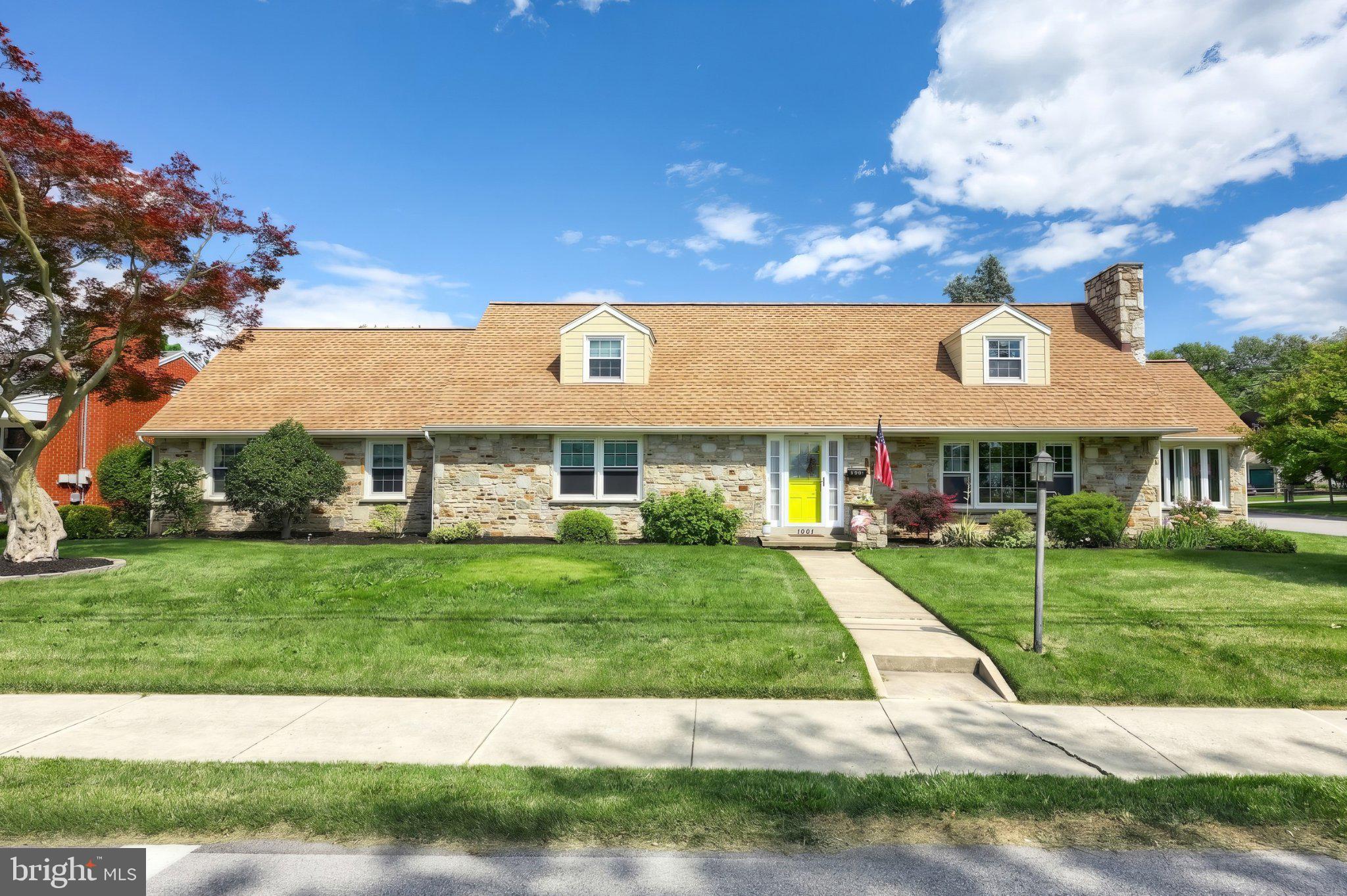 1001 Broadway Hanover, PA 17331 - Photo 4 of 50 Charming stone home with vibrant entry.