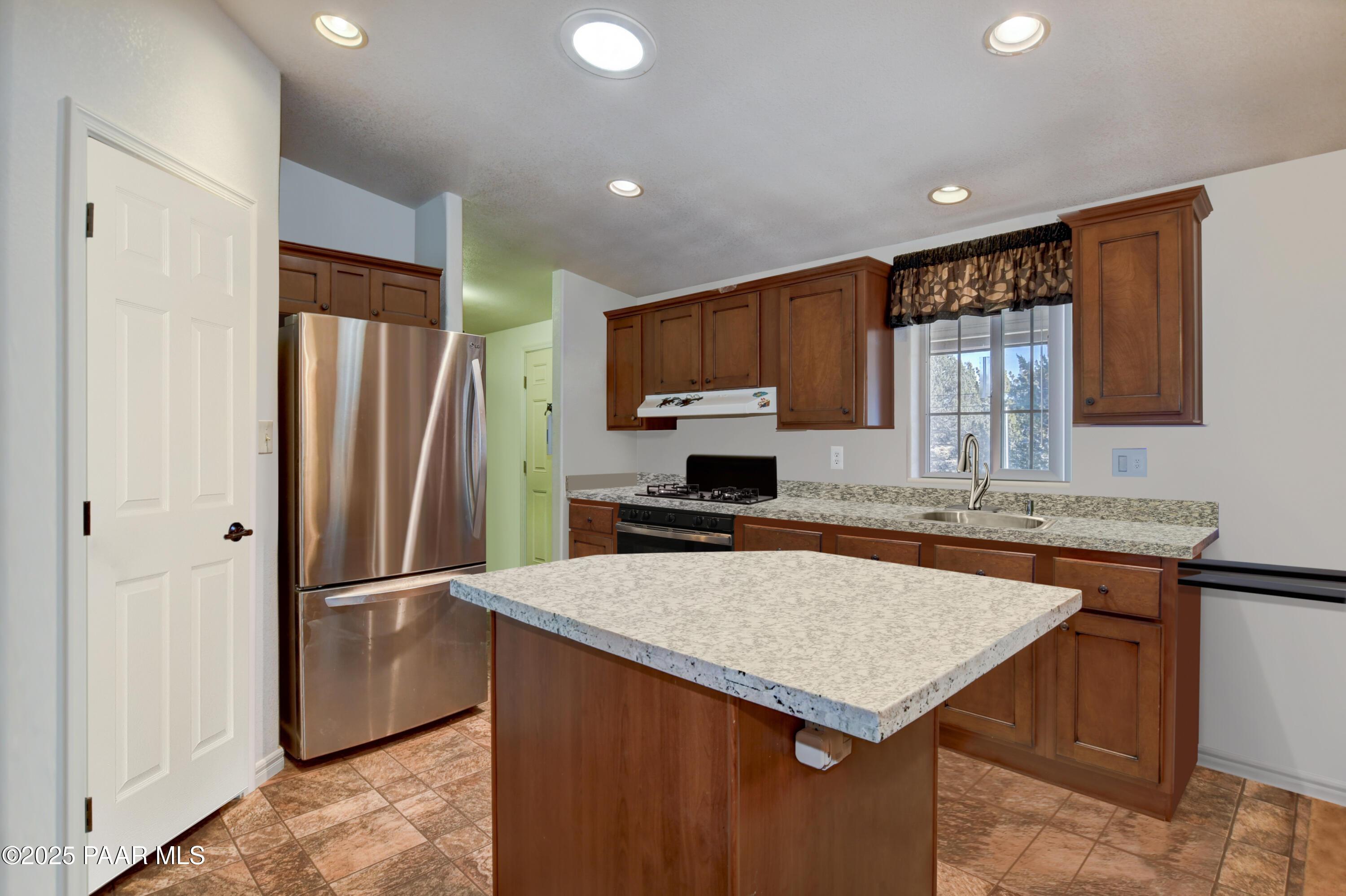 10777 Raging Crab Road Ash Fork, AZ 86320 - Photo 10 of 44 Kitchen-1