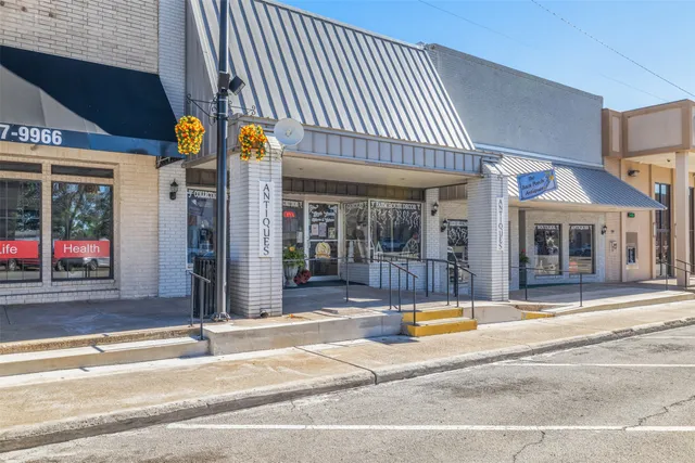 a view of a building entrance