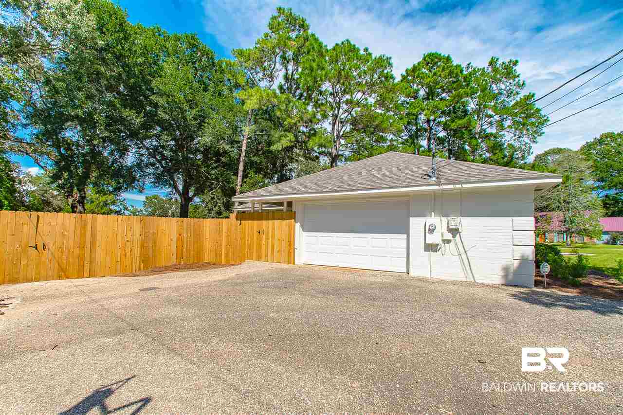 121 Pineridge Road Daphne, AL 36526 - Photo 5 of 41 1 car/1 work shop size ga