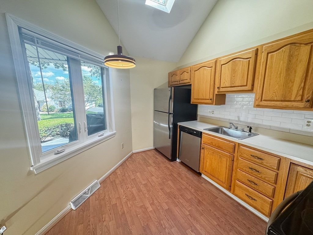 19 McIntosh Drive, Unit 19 Amherst, MA 01002 - Photo 15 of 33