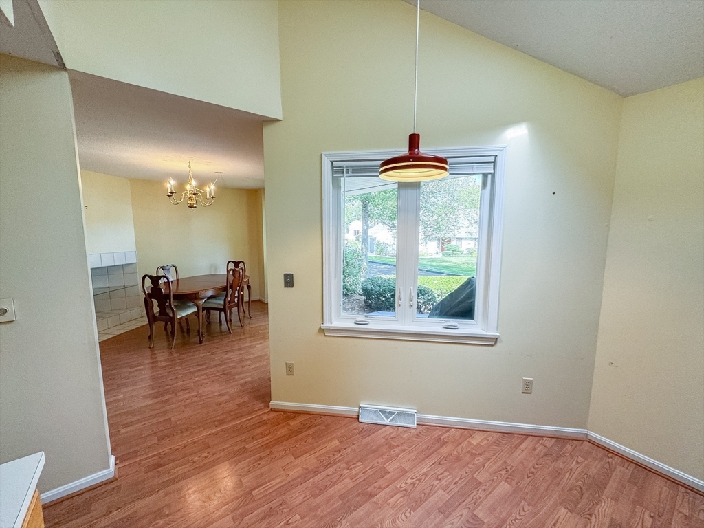 19 McIntosh Drive, Unit 19 Amherst, MA 01002 - Photo 17 of 33