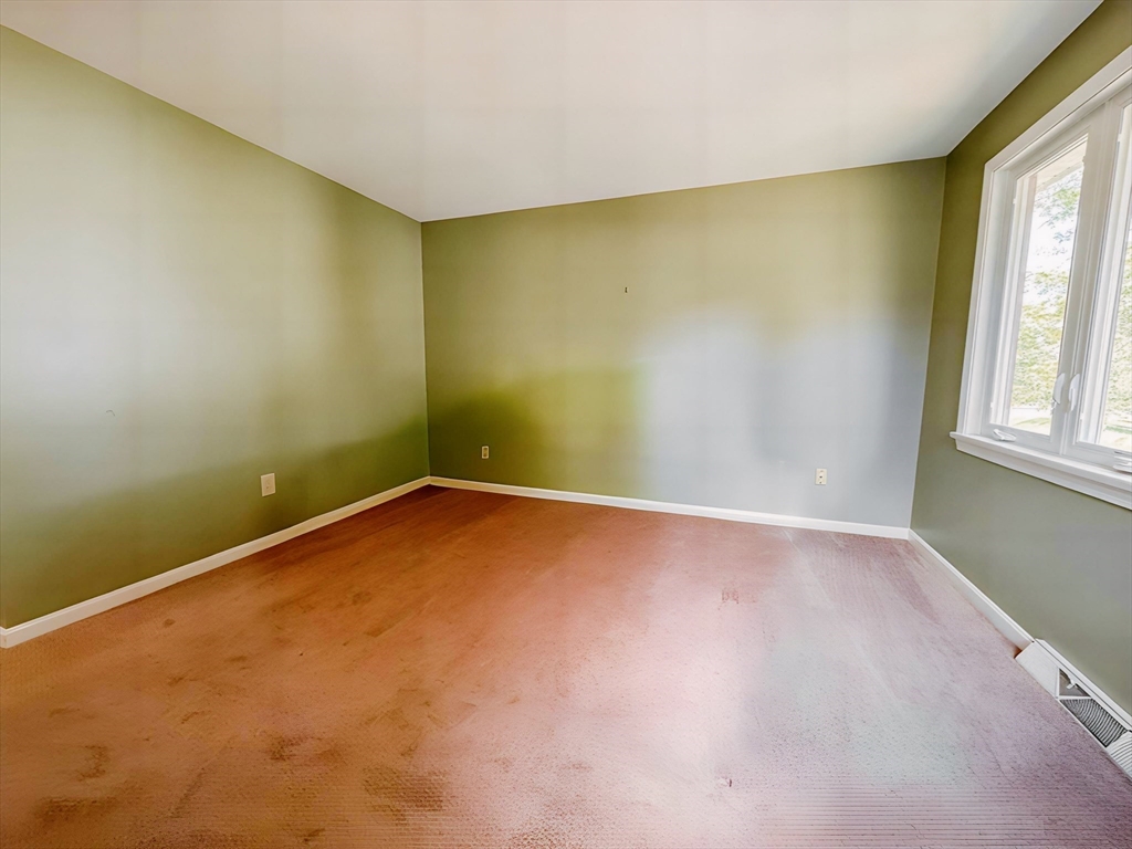 19 McIntosh Drive, Unit 19 Amherst, MA 01002 - Photo 22 of 33