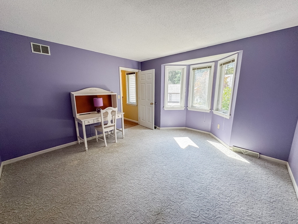 19 McIntosh Drive, Unit 19 Amherst, MA 01002 - Photo 31 of 33