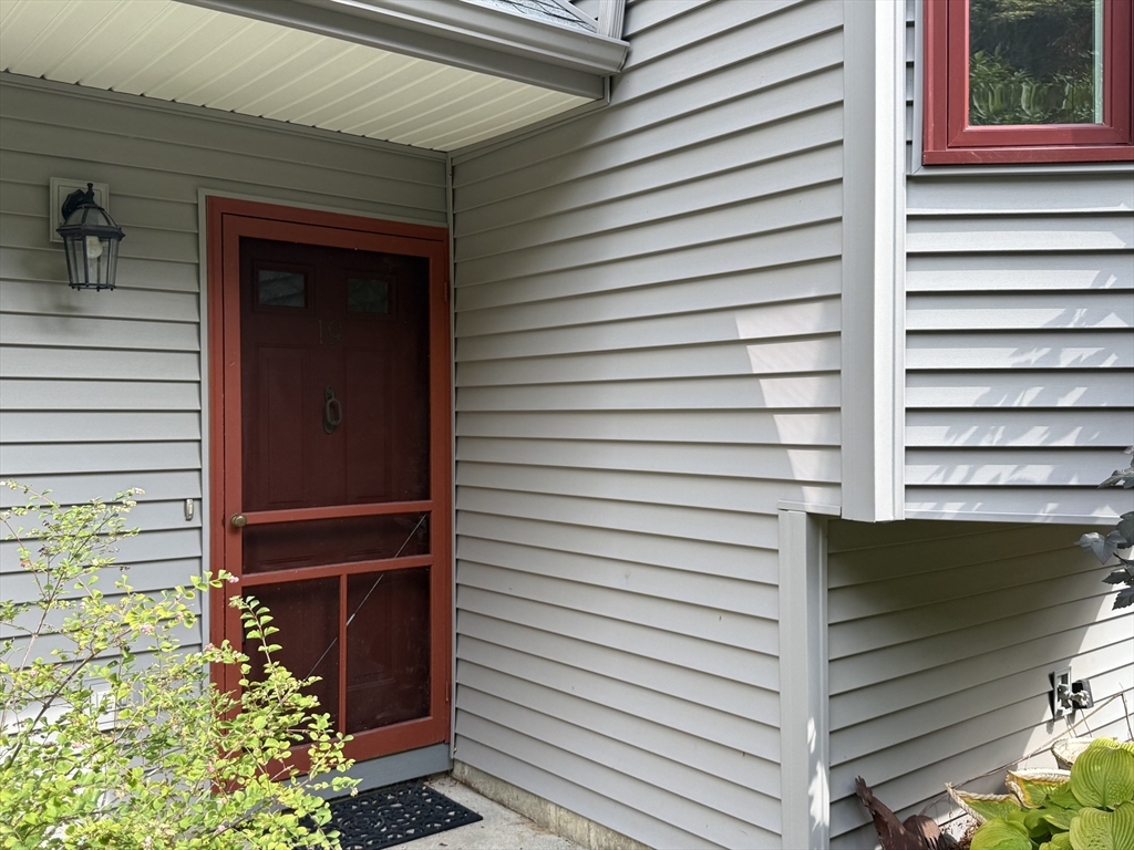 19 McIntosh Drive, Unit 19 Amherst, MA 01002 - Photo 5 of 33