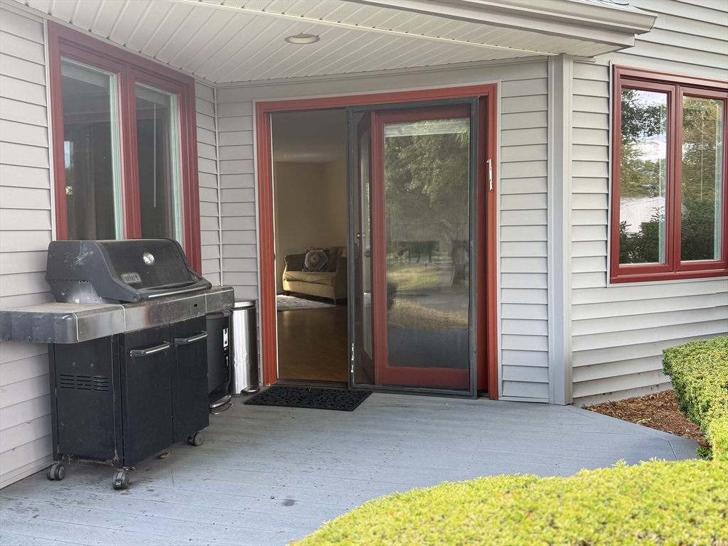 19 McIntosh Drive, Unit 19 Amherst, MA 01002 - Photo 7 of 33