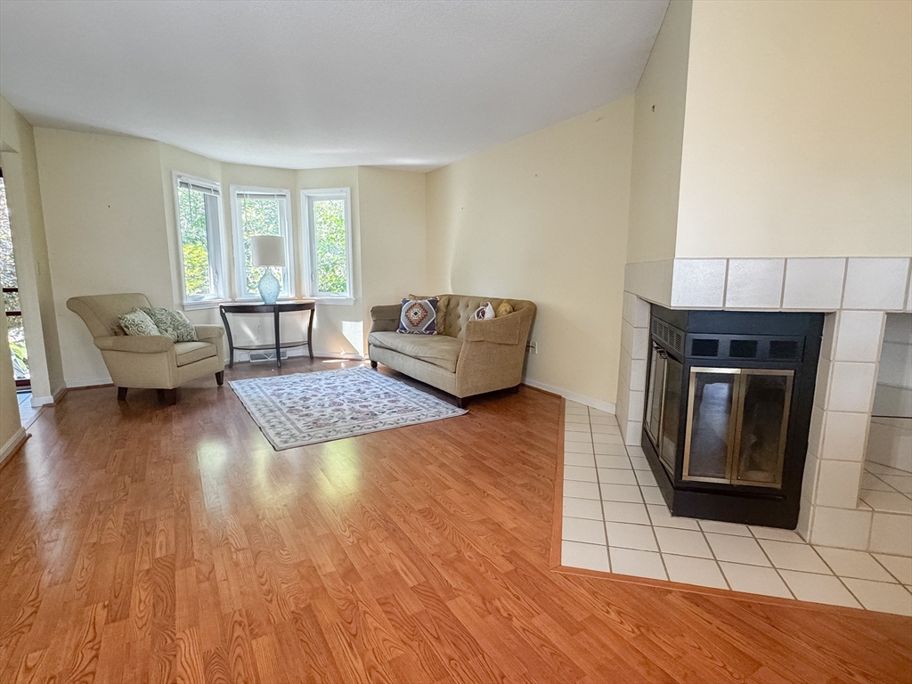 19 McIntosh Drive, Unit 19 Amherst, MA 01002 - Photo 9 of 33