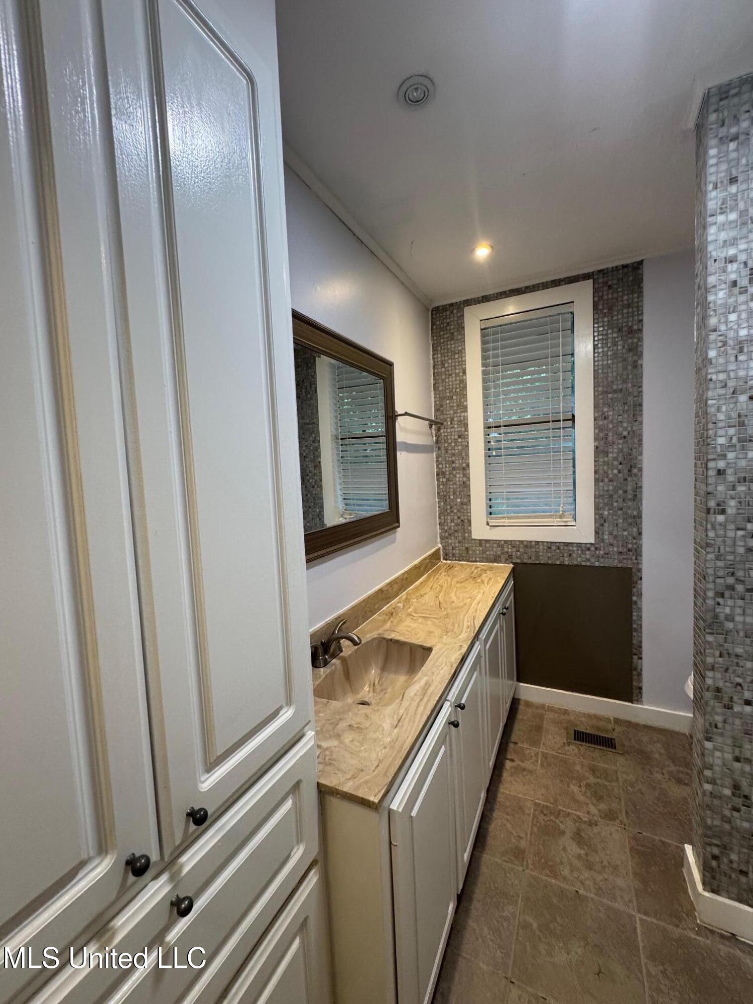 1415 Winchester Street Jackson, MS 39211 - Photo 26 of 44 IMG_4748