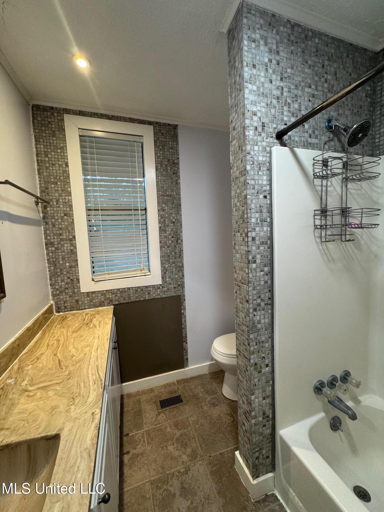 1415 Winchester Street Jackson, MS 39211 - Photo 27 of 44 IMG_4749