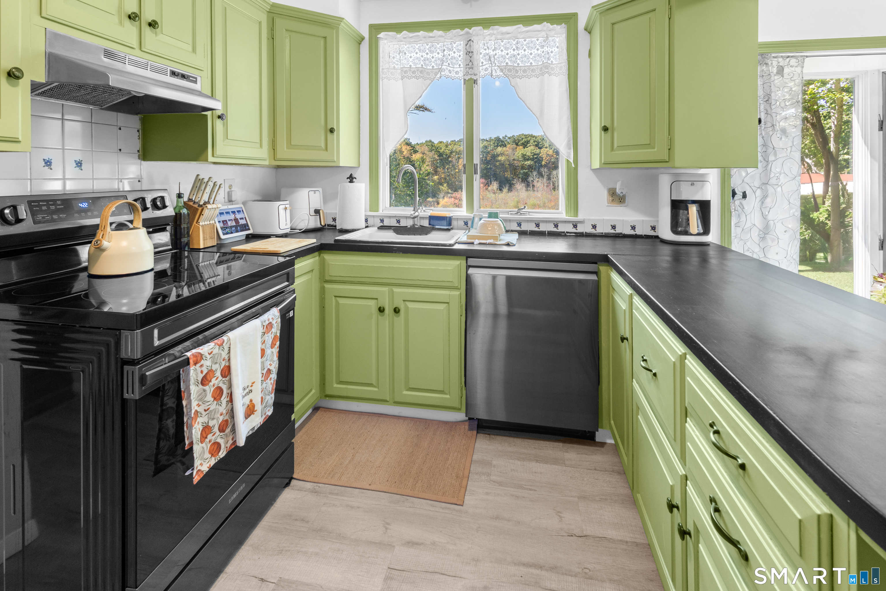 67 Flanders Road Woodbury, CT 06798 - Photo 12 of 37 Gallery Image 12
