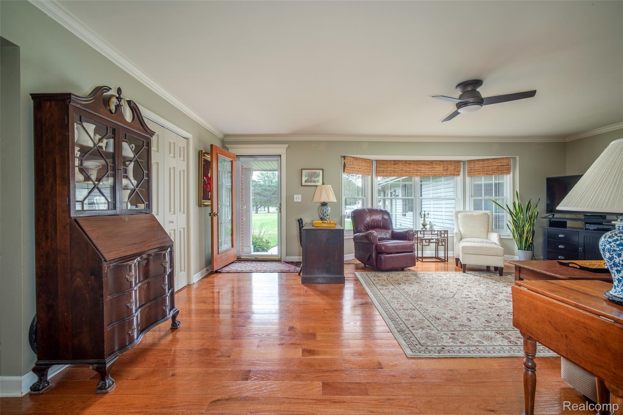 9404 North River Road Algonac, MI 48001 - Photo 5 of 37