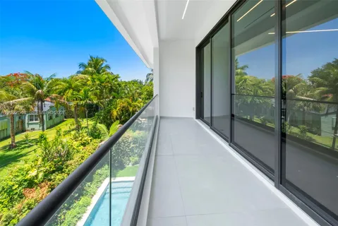 $8,950,000 | 900 Northeast 75th Street, Miami, FL 33138