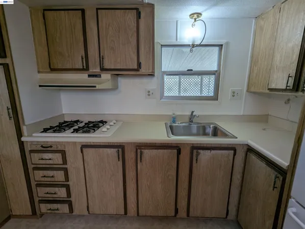$74,500 | 3913 Castro Valley Boulevard, Unit 6, Castro Valley, CA 94546