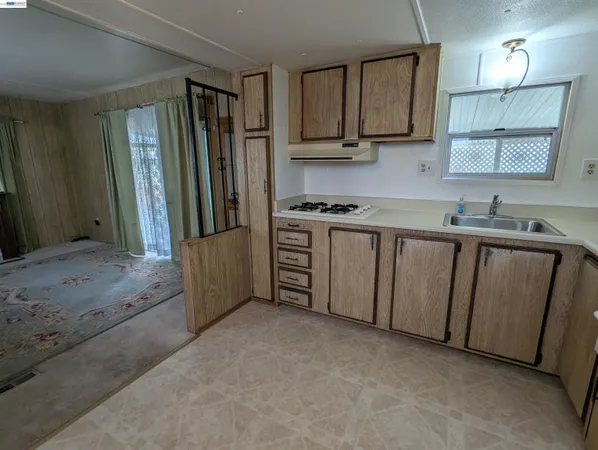 $74,500 | 3913 Castro Valley Boulevard, Unit 6, Castro Valley, CA 94546