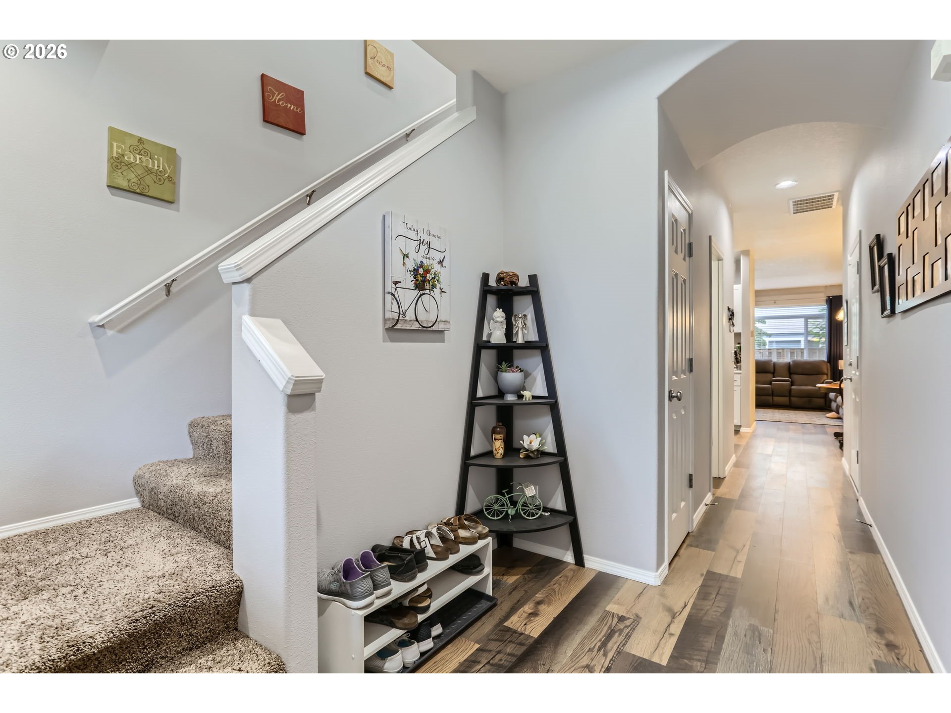 20607 Southwest Rosemount Street Beaverton, OR 97078 - Photo 4 of 27 Entrance/Foyer