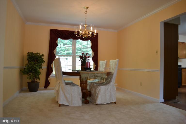 8123 Ridge Creek Way Springfield, VA 22153 - Photo 15 of 20 Dining Room