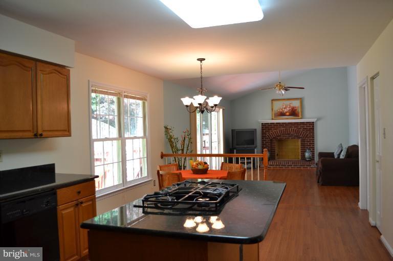 8123 Ridge Creek Way Springfield, VA 22153 - Photo 17 of 20 Kitchen