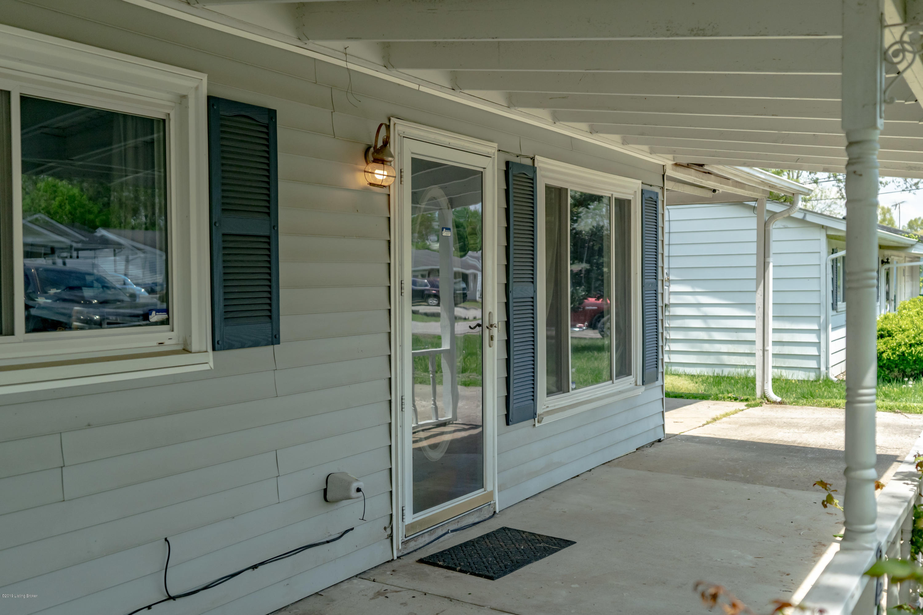 218 Crestwood Road Louisville, KY 40229 - Photo 8 of 35 Front Porch