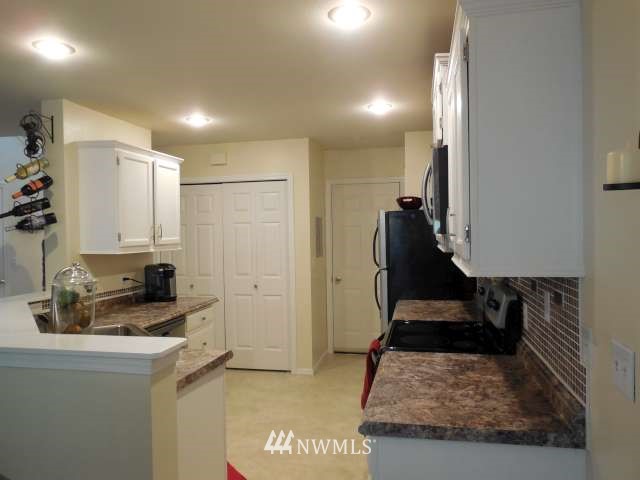 23125 15th Avenue Southeast, Unit F2 Bothell, WA 98021 - Photo 9 of 21 Gallery Image 9