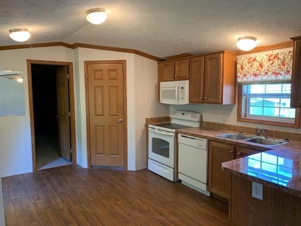 557 Southwest Cutoff, Unit 87 Worcester, MA 01607 - Photo 4 of 15