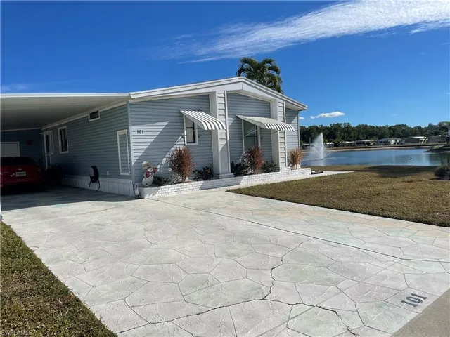 a view of a house with entertaining space