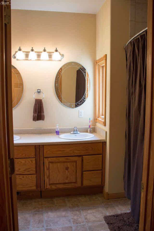 1254 East Willard Road Clio, MI 48420 - Photo 14 of 31 21340427-13.JPG