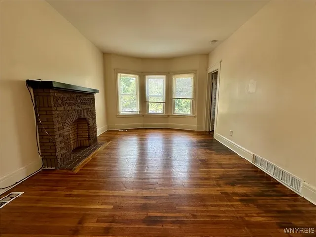 $1,400 | 127 Hayden Street, Buffalo, NY 14210
