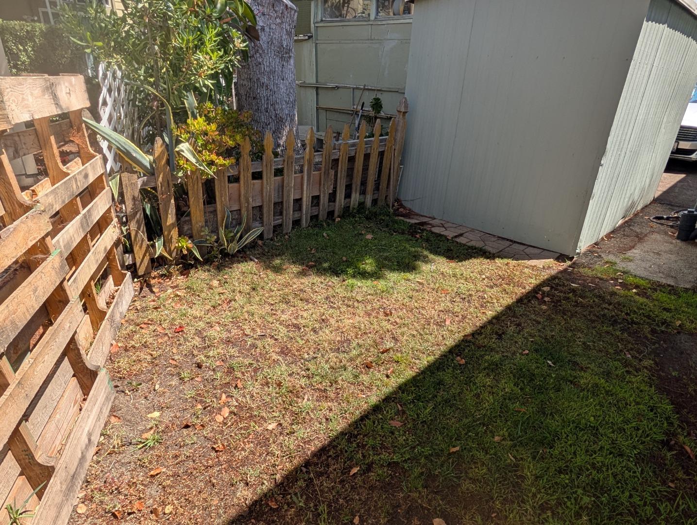 1201 Sycamore Terrace, Unit 148 Sunnyvale, CA 94086 - Photo 35 of 36 a view of a backyard of the house