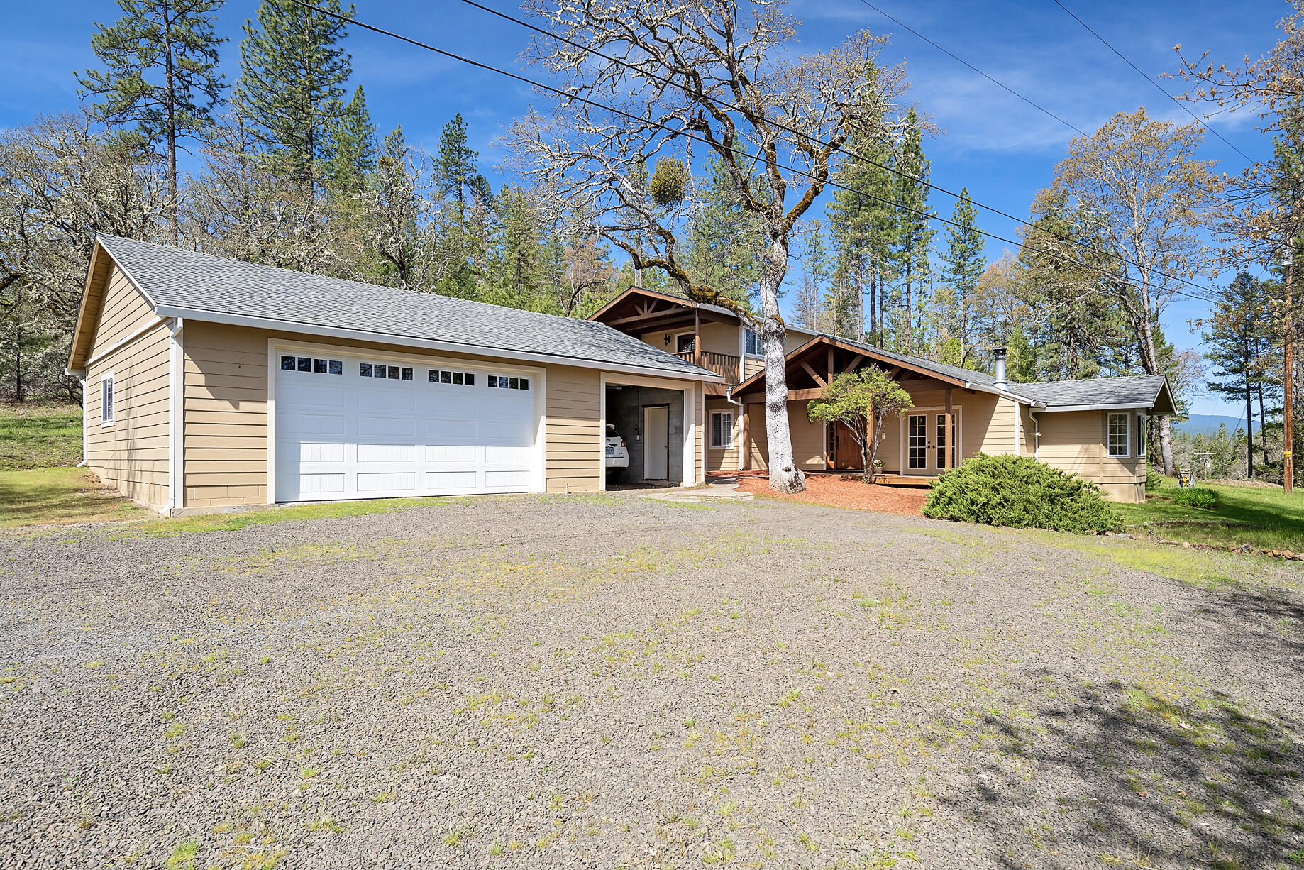 778 Ragsdale Road Trail, OR 97541 - Photo 3 of 48 Main garage