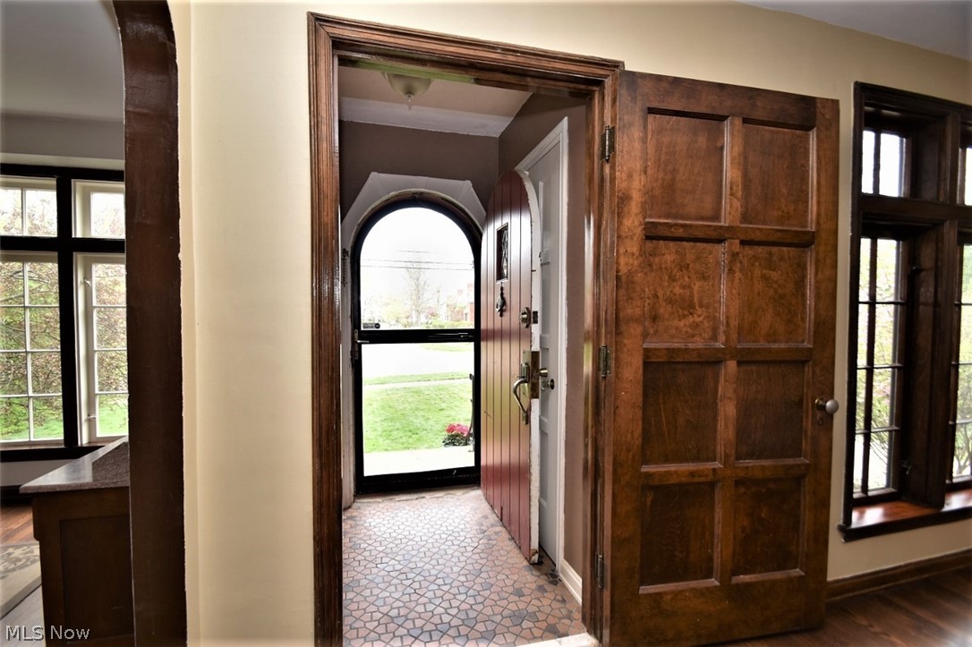 3770 Hillbrook Road Cleveland, OH 44118 - Photo 2 of 16 Gallery Image 2