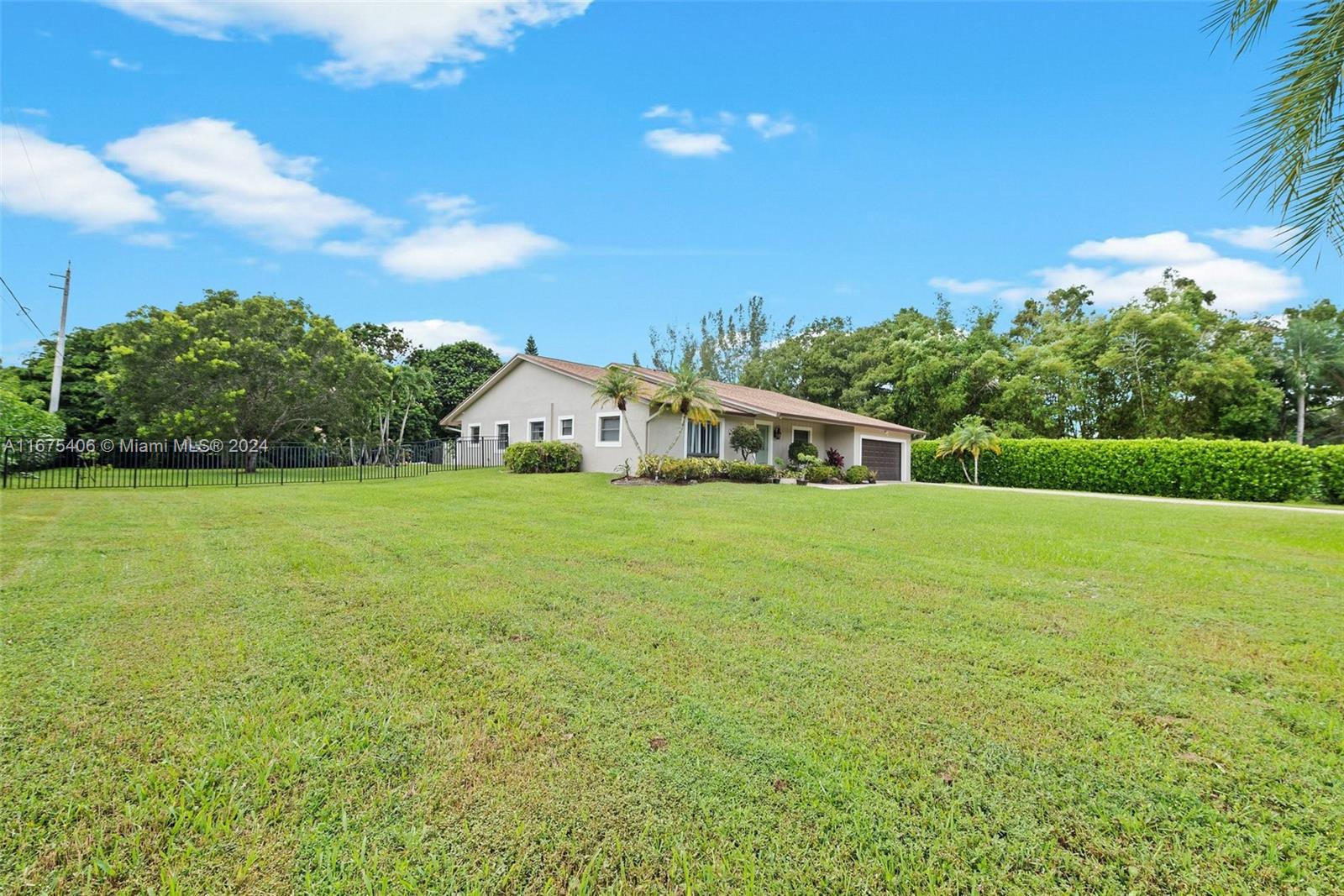 18540 Southwest 61st Court Southwest Ranches, FL 33332 - Photo 4 of 38 Gallery Image 4