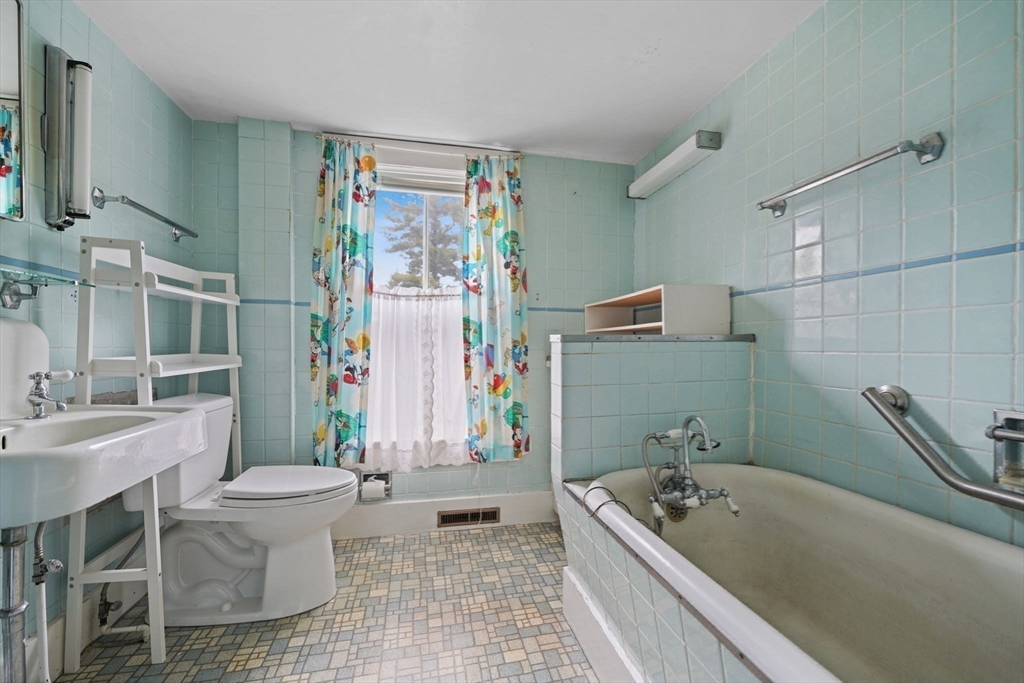 651 Point Road Marion, MA 02738 - Photo 16 of 28