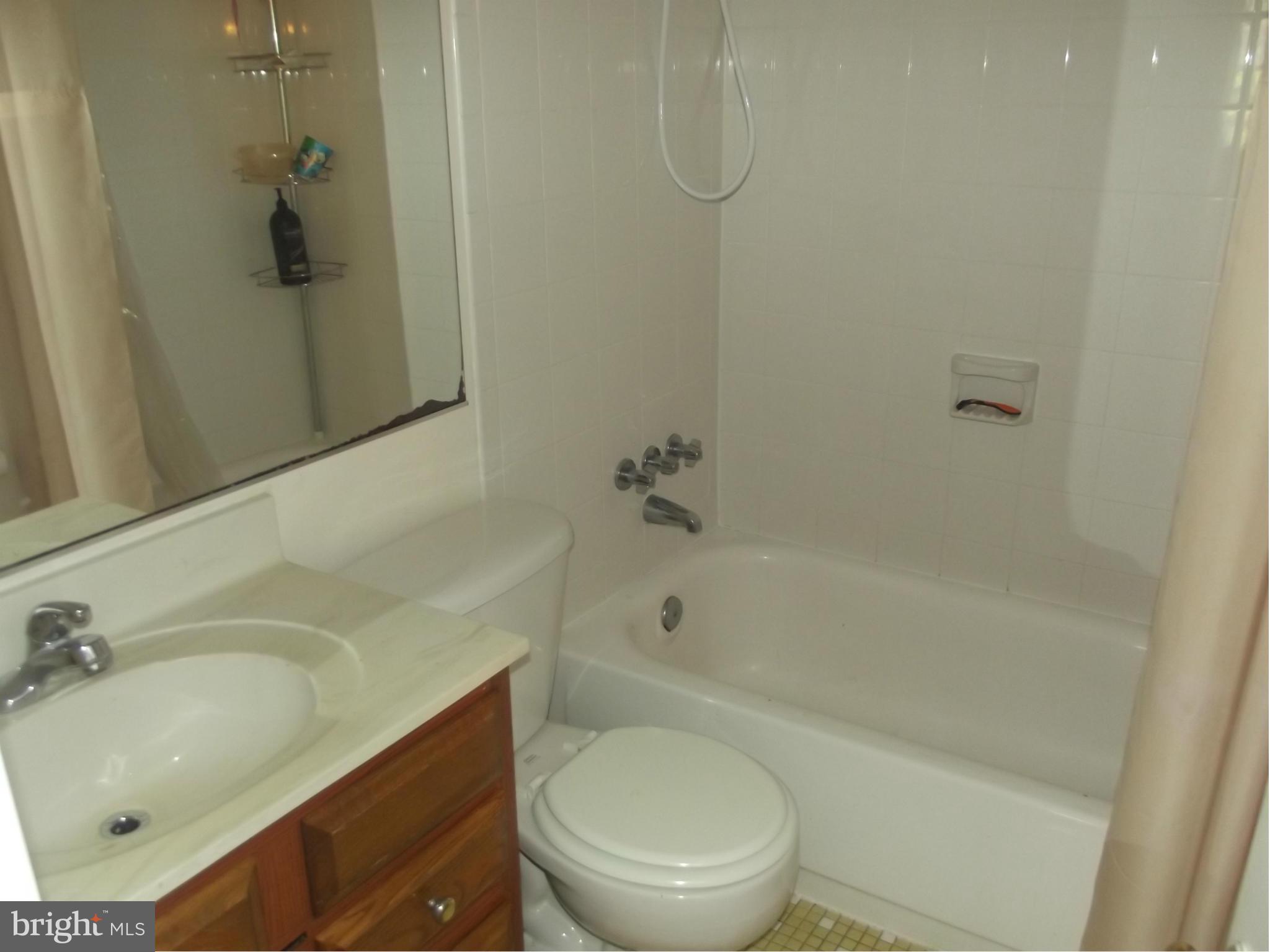 4334 Granby Road Woodbridge, VA 22193 - Photo 11 of 17 Bath