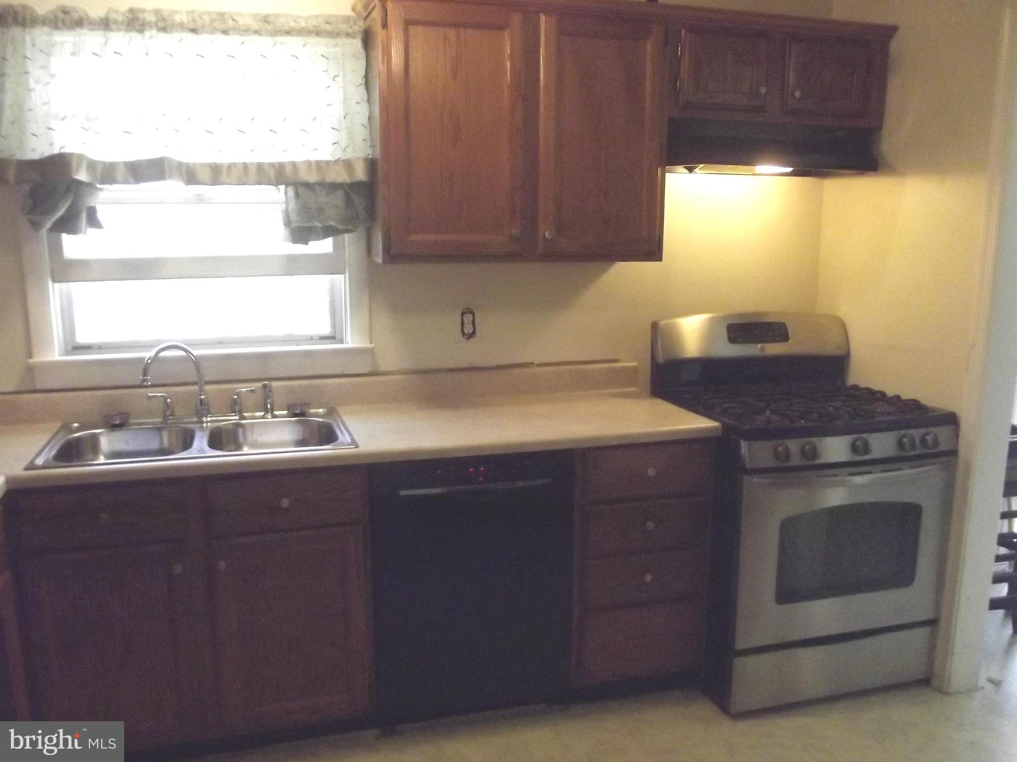 4334 Granby Road Woodbridge, VA 22193 - Photo 4 of 17 Kitchen