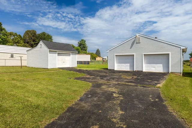 a view of backyard of the house