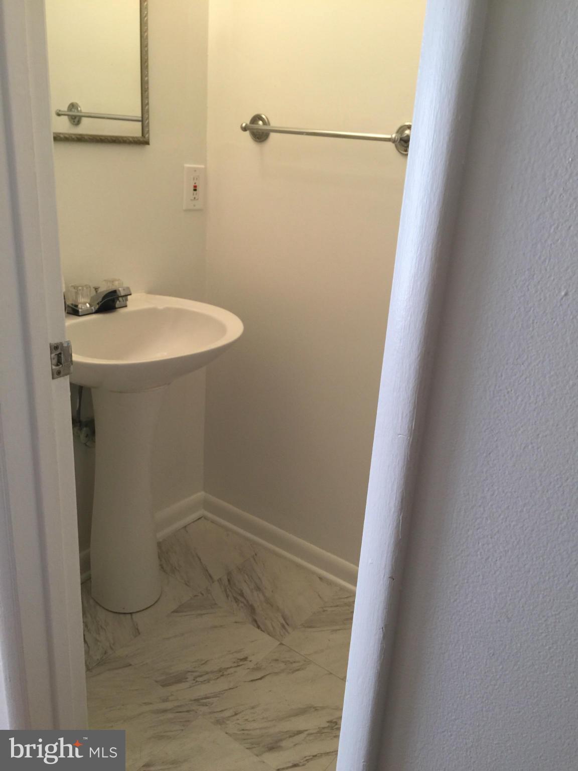 1352 Northgate Square Reston, VA 20190 - Photo 12 of 17 Bath