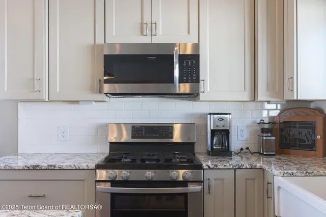 $1,895,000 | 321 Western Sky Drive, Etna, WY 83118