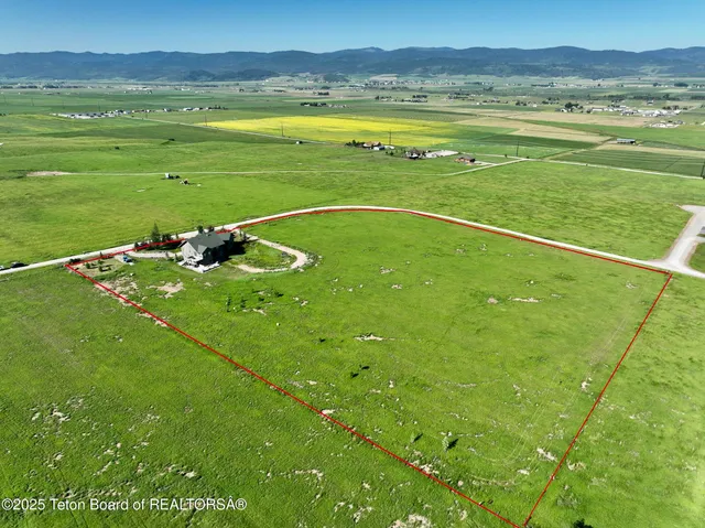 $1,895,000 | 321 Western Sky Drive, Etna, WY 83118
