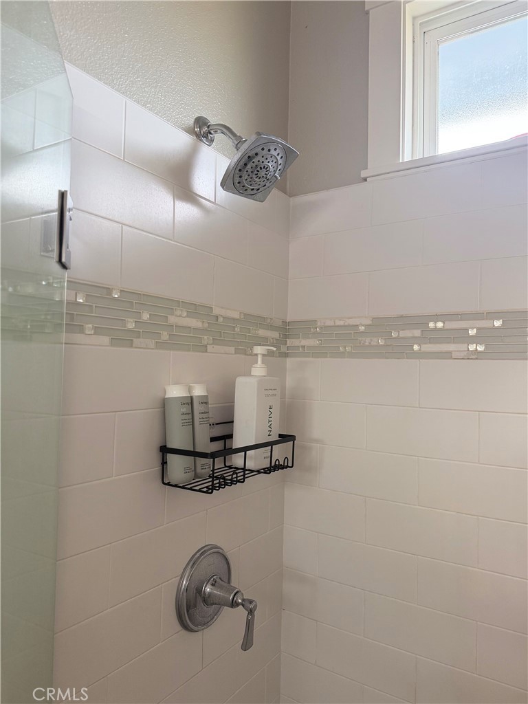 2509 England Street Chico, CA 95928 - Photo 18 of 38 Upstairs Primary Bathroom