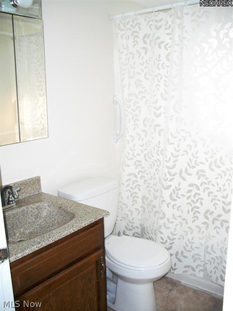 6610 Chestnut Road Independence, OH 44131 - Photo 8 of 19 First floor full bath with shower over tub and vanity with solid surface top