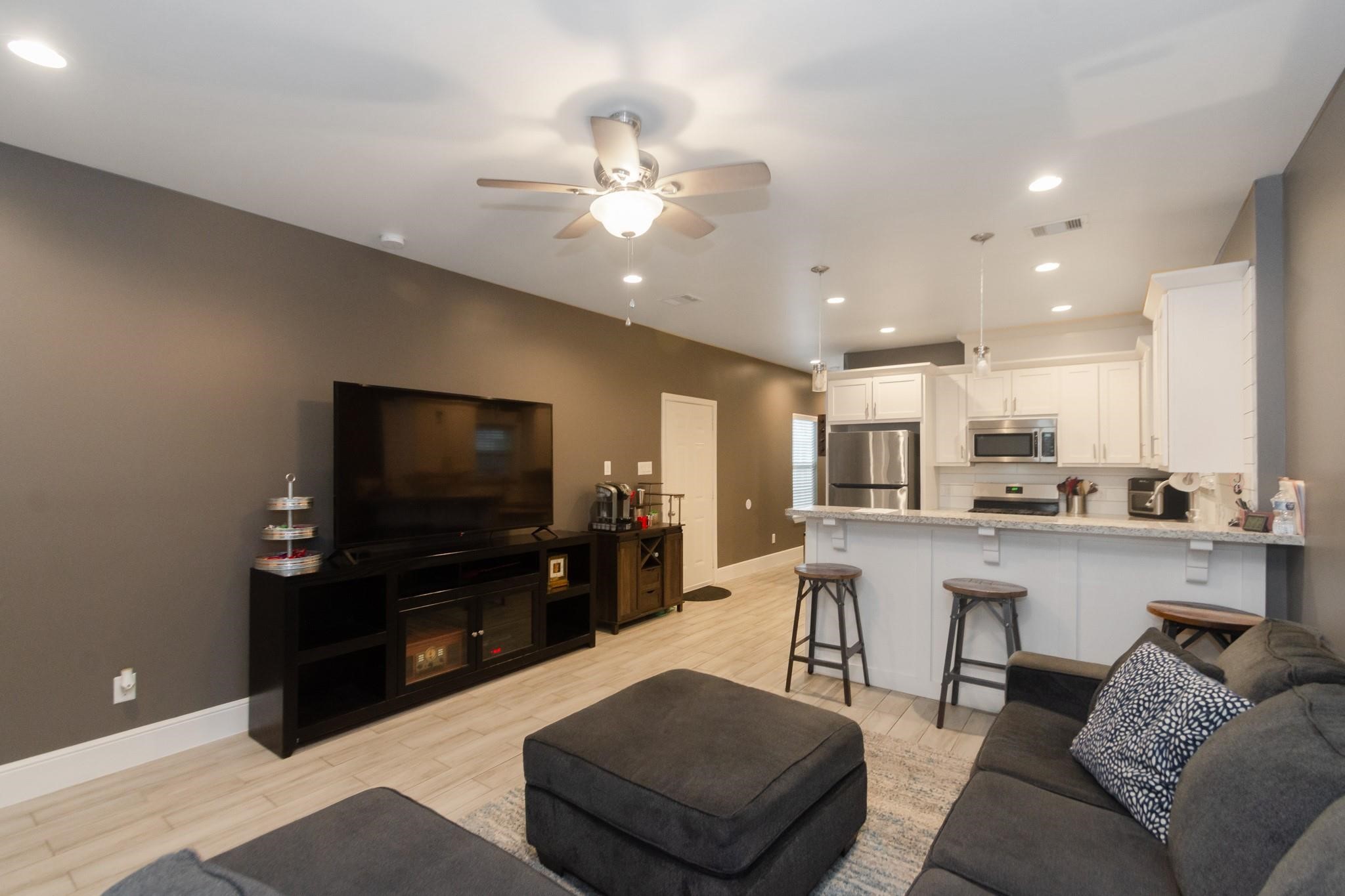 404 Spooner Street Pasadena, TX 77506 - Photo 5 of 27