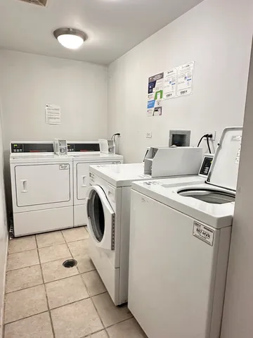 $2,800 | 435 West Oakdale Avenue, Unit 2E, Chicago, IL 60657