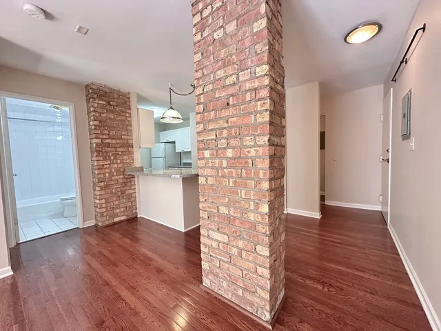 $2,800 | 435 West Oakdale Avenue, Unit 2E, Chicago, IL 60657